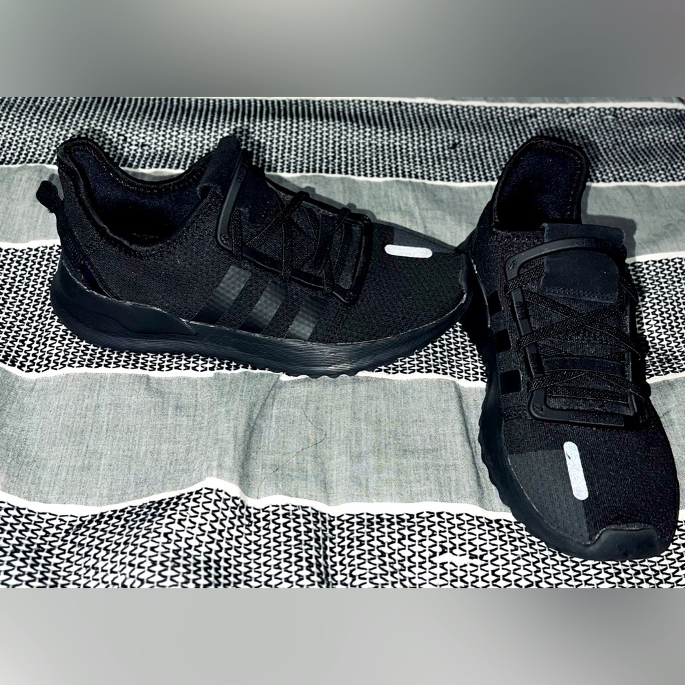 ✨Adidas kid sneakers (unisex)✨